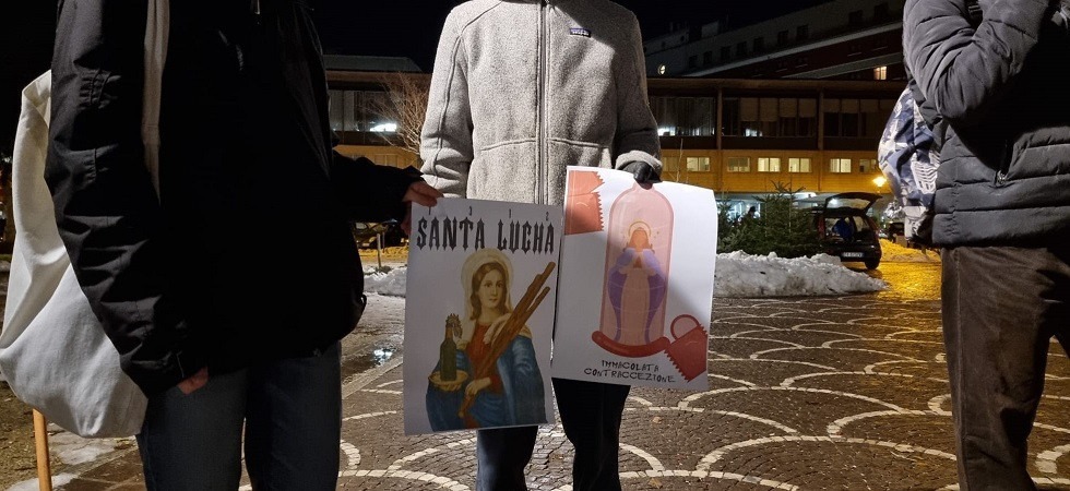 “Se usciamo la sera o ci vestiamo in un certo modo per noi ci sono battute